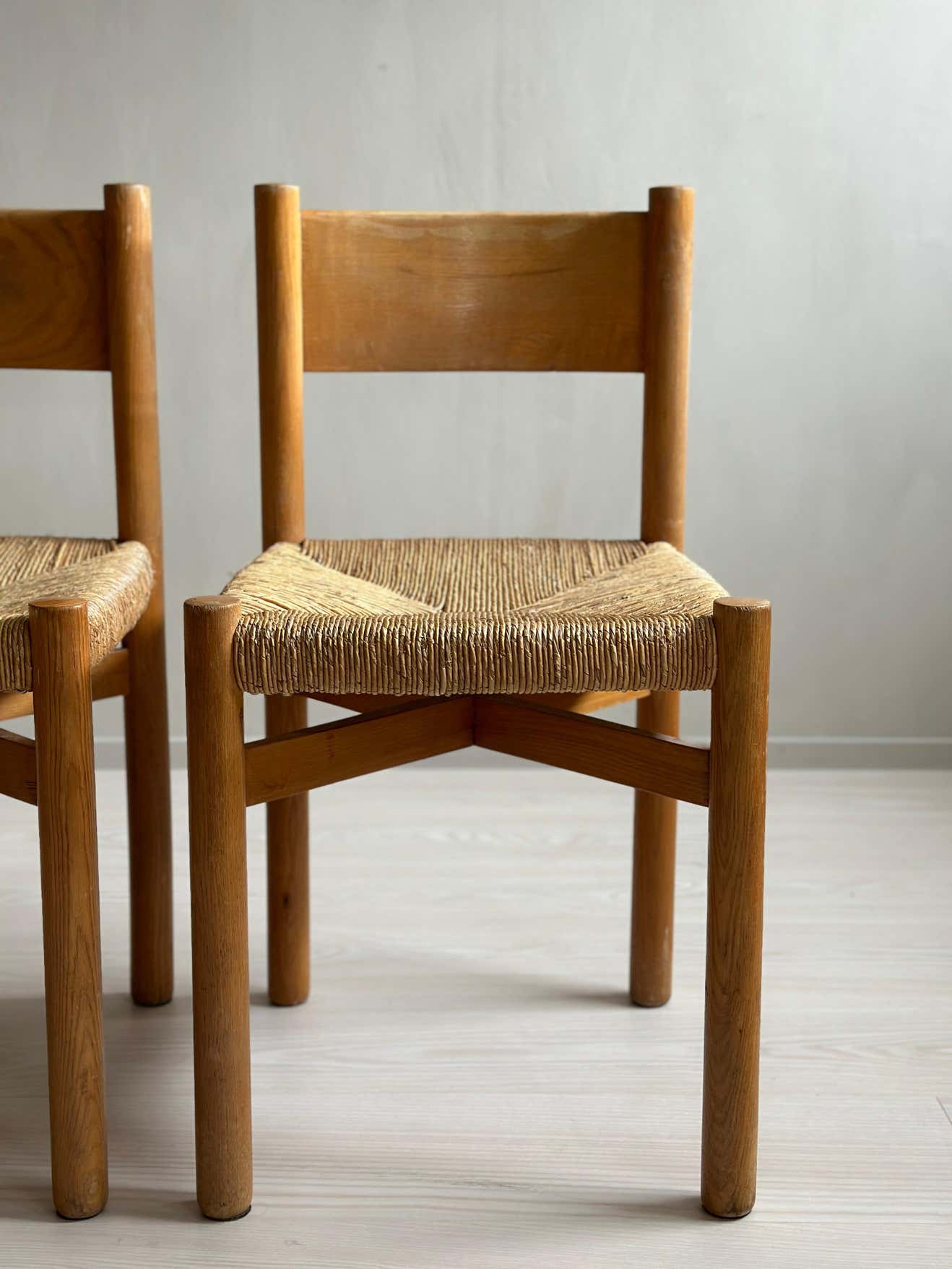 Meribel dining chairs by Charlotte Perriand – Espacemoderne
